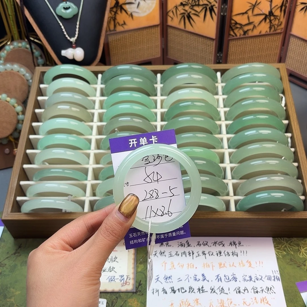 豆****东陵石未镶嵌手镯