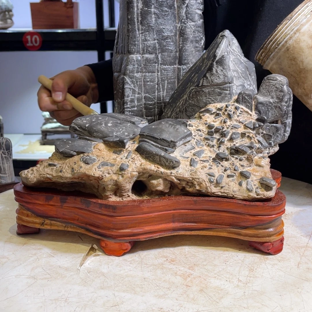 鲁***深石材全场观众的热烈鼓掌
