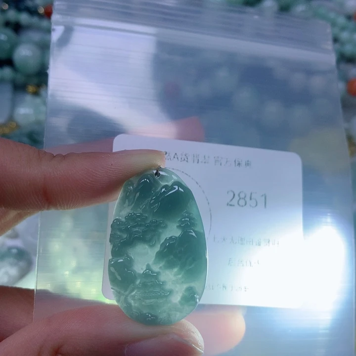 翡翠挂件未镶嵌翡翠