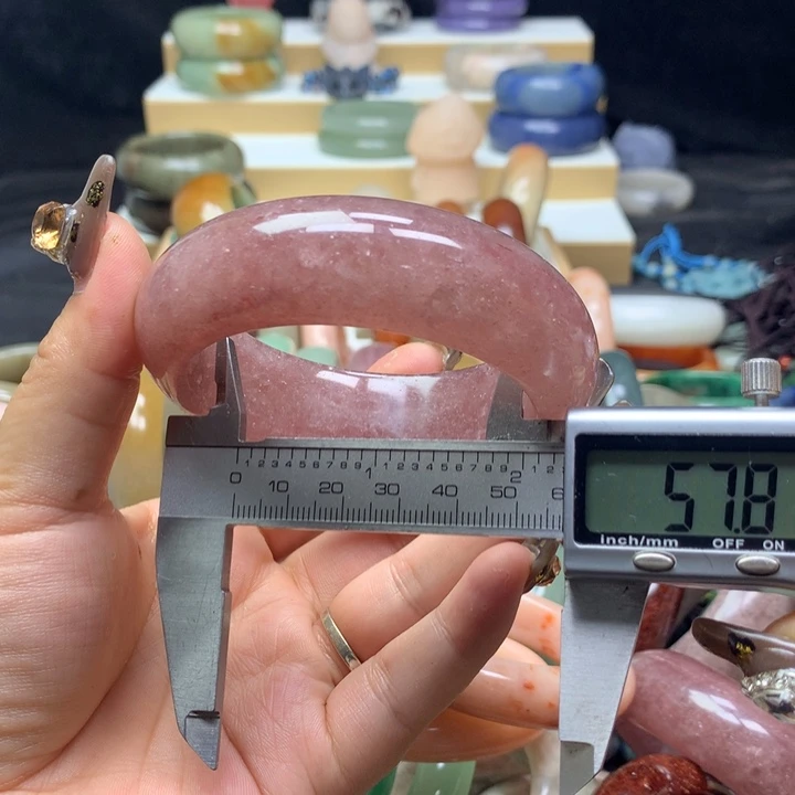 未镶嵌手镯石英质玉