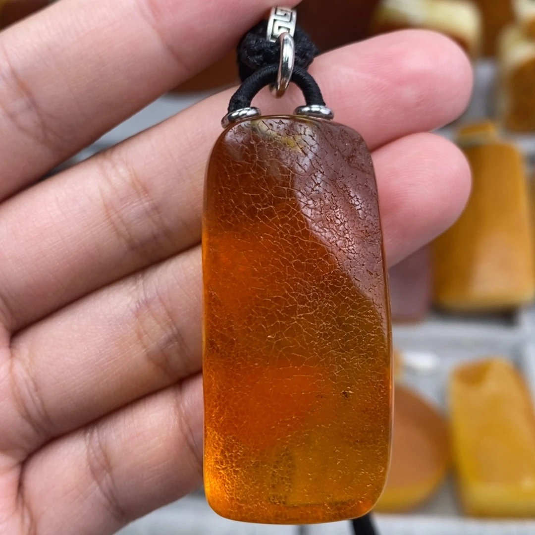琥珀吊坠(赠链)未镶嵌