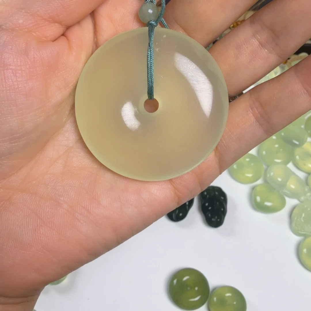 栀***花蛇纹石玉未镶嵌挂坠