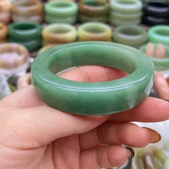 未镶嵌手镯石英质玉