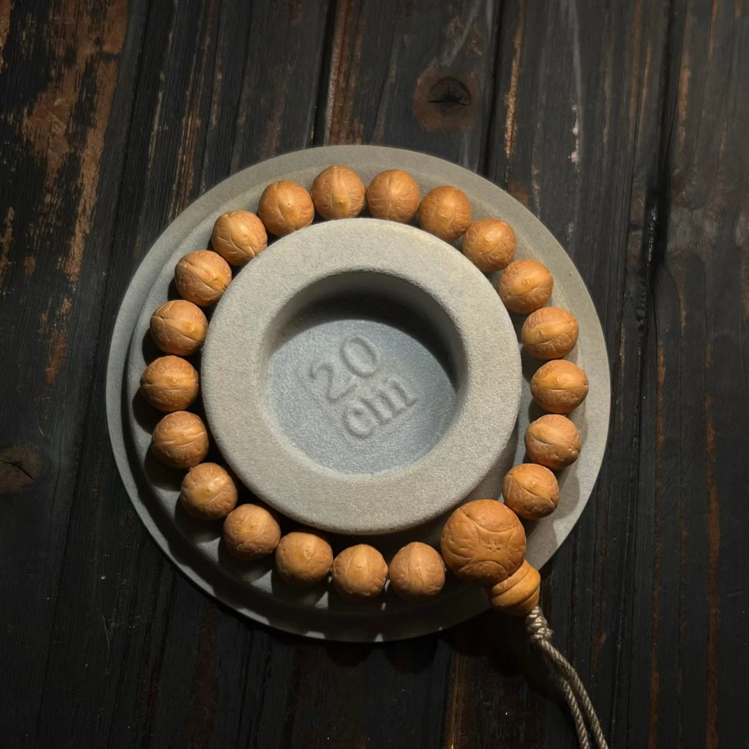 云裳极品11.9-12mm皮色嫩黄皮质油润紧实