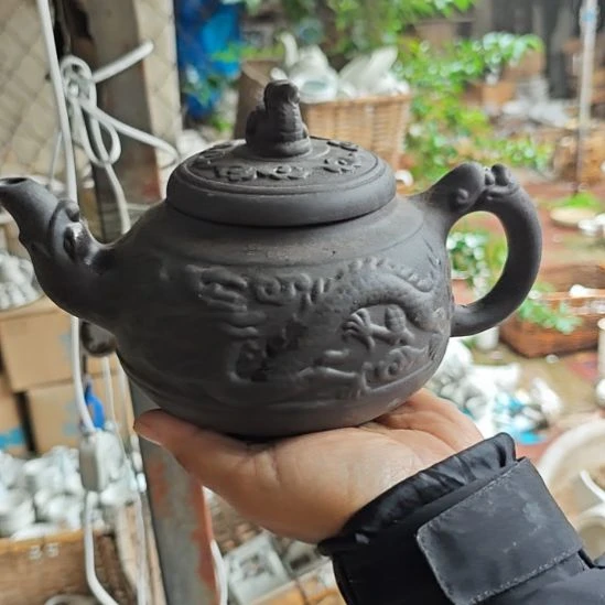 库存微瑕紫砂壶一个