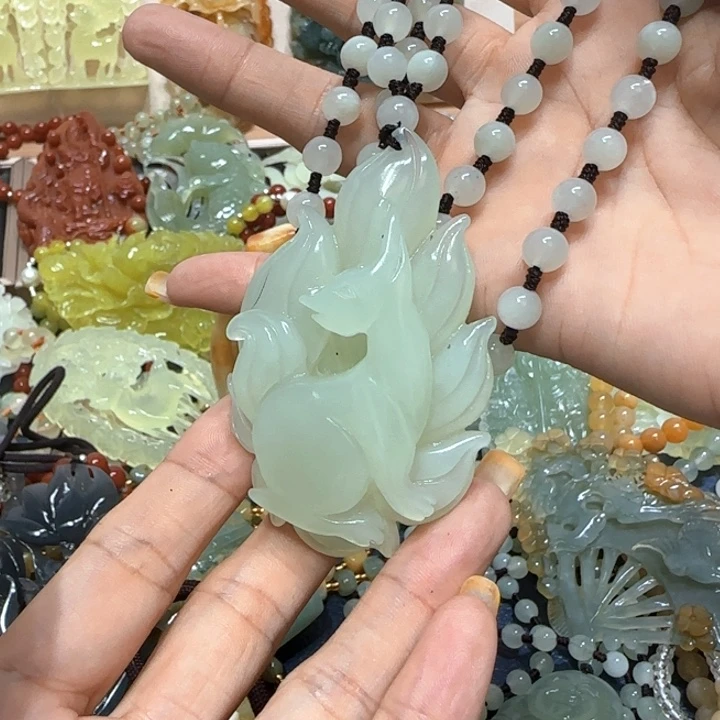 未镶嵌蛇纹石玉吊坠