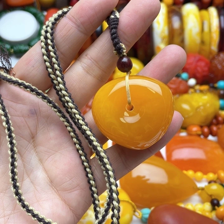 树脂制品4号扣子吊坠