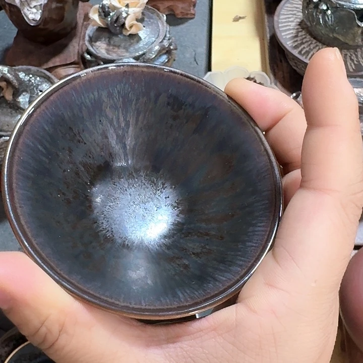 主人杯一个，瓷。。品茗瓷