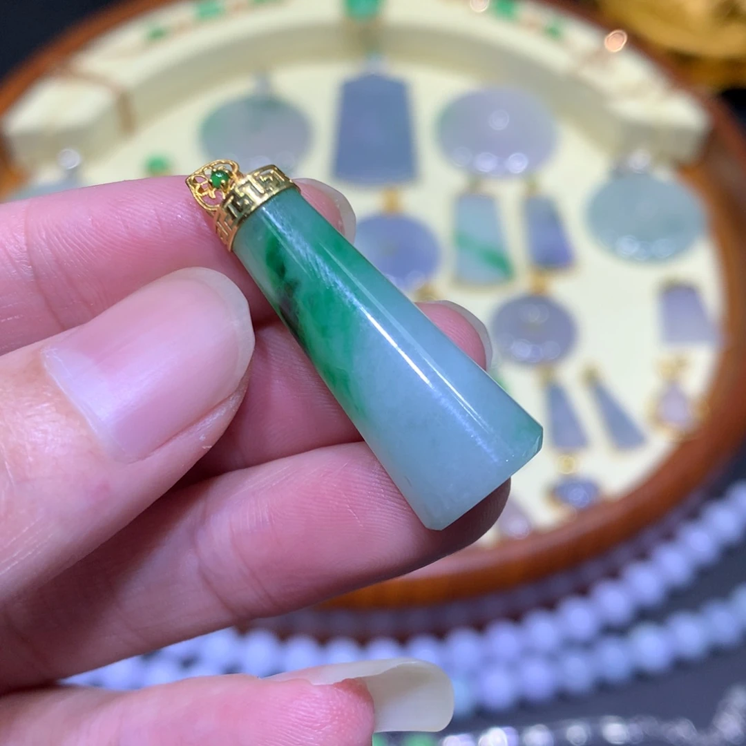 翡翠吊坠(不含链)18K金镶嵌