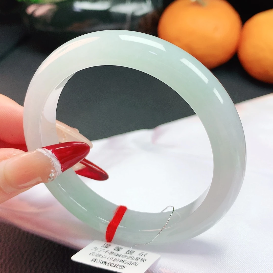 翡翠手镯未镶嵌55圈