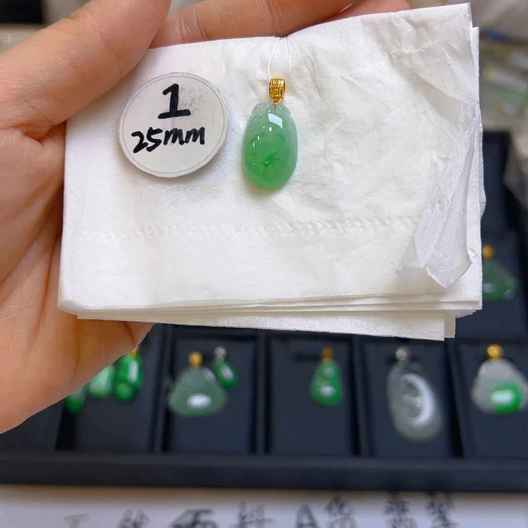 翡翠颈饰18K金镶嵌翡翠