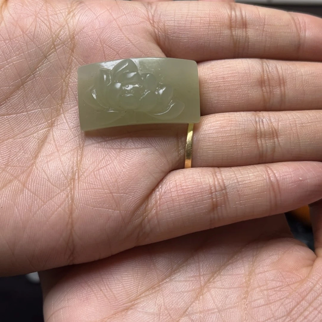蛇纹石玉颈饰合金玛**卡
