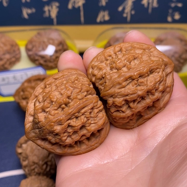 文玩核桃吊坠40虎头王