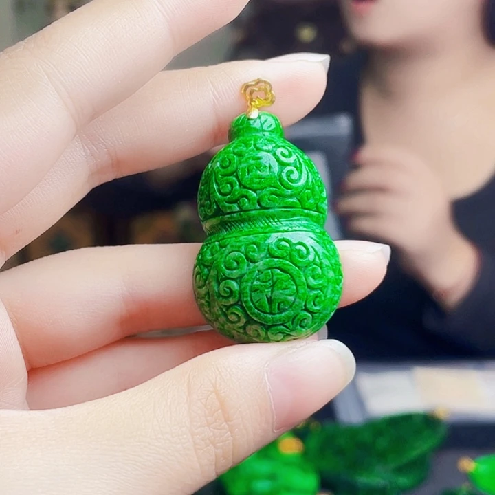 翡翠18K金镶嵌颈饰多样性