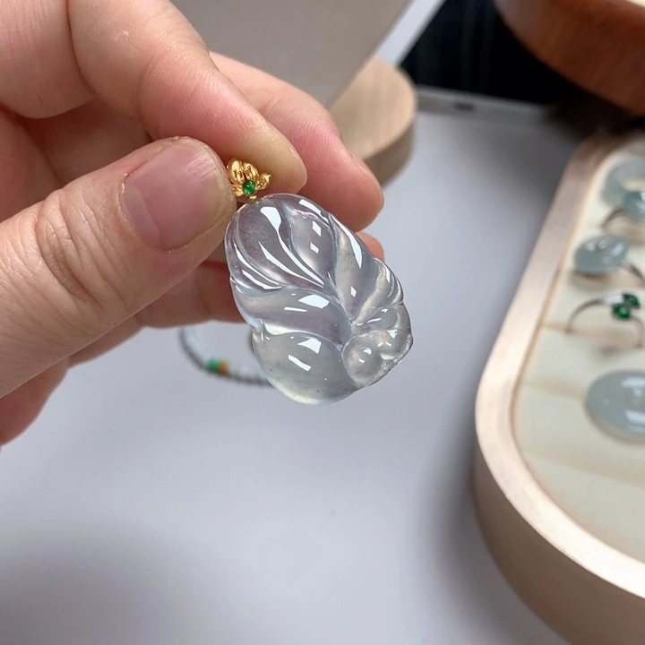 翡翠18K金镶嵌颈饰翡翠九尾