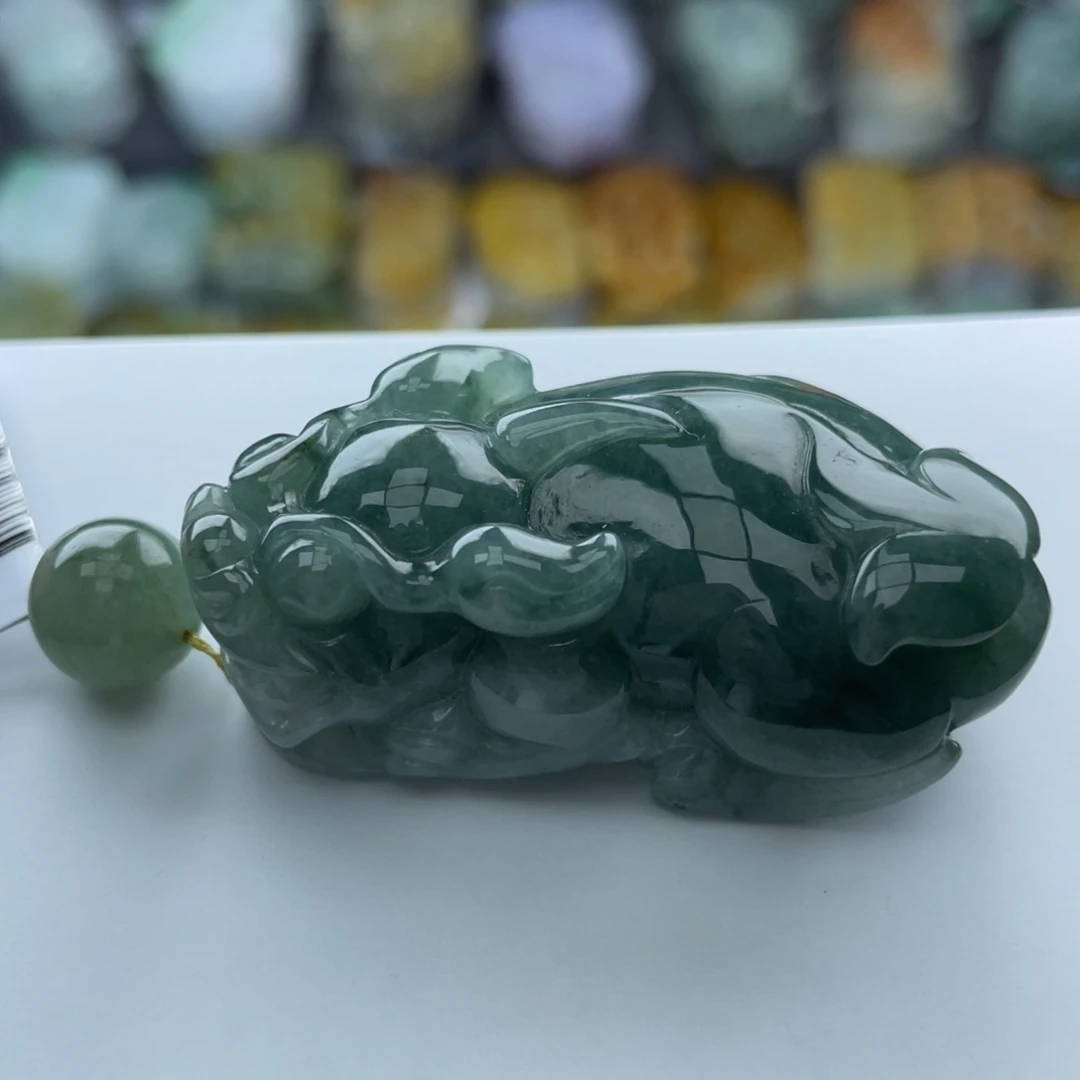 翡翠未镶嵌颈饰貔貅