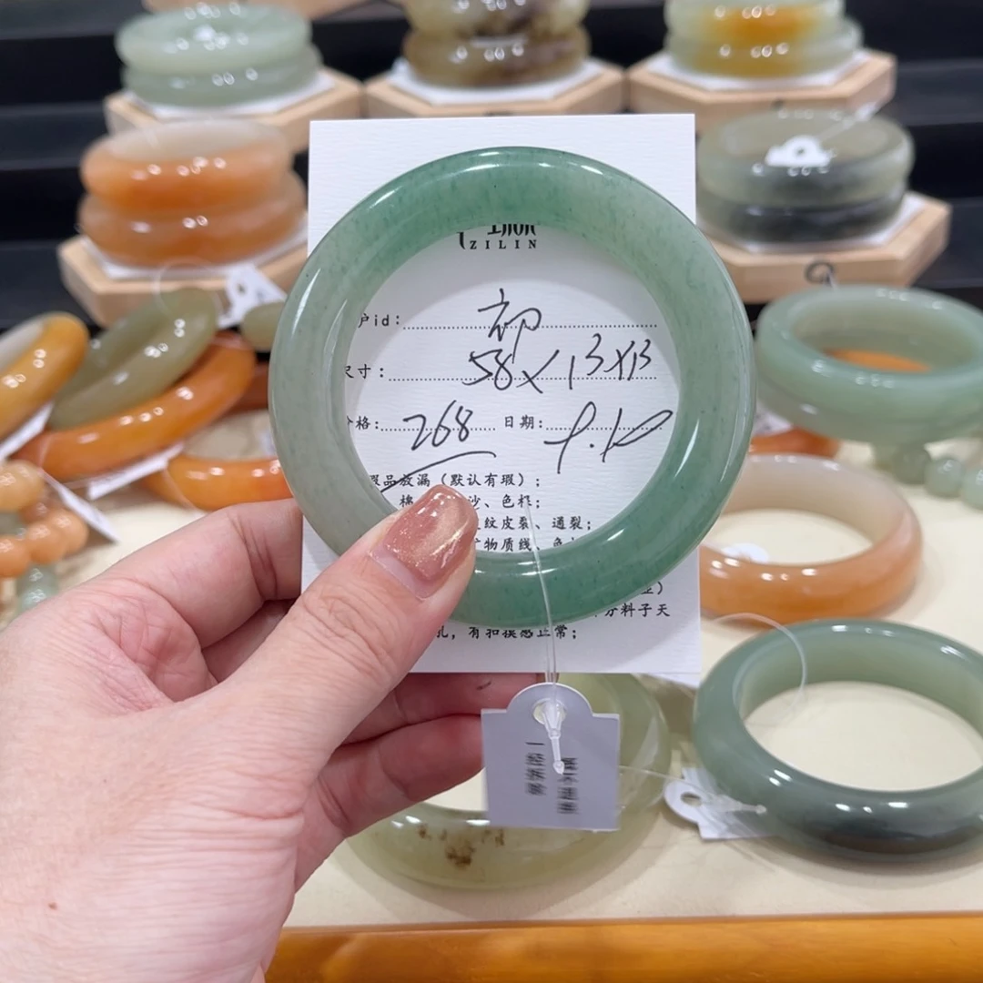 未镶嵌手镯石英质玉?****?