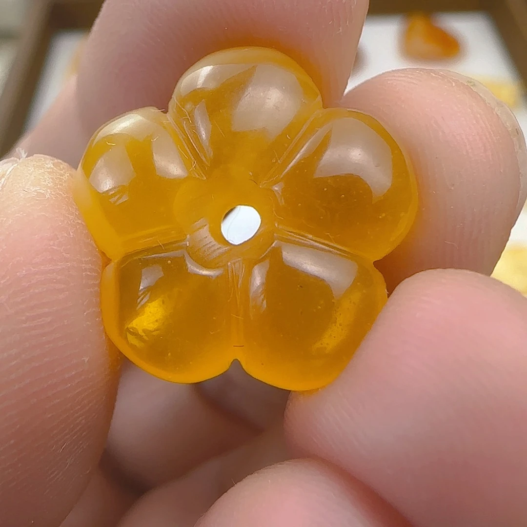 未镶嵌琥珀珠宝奇石俄料鸡油红