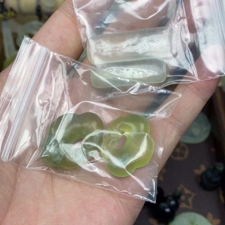 奇***蛇纹石玉未镶嵌颈饰