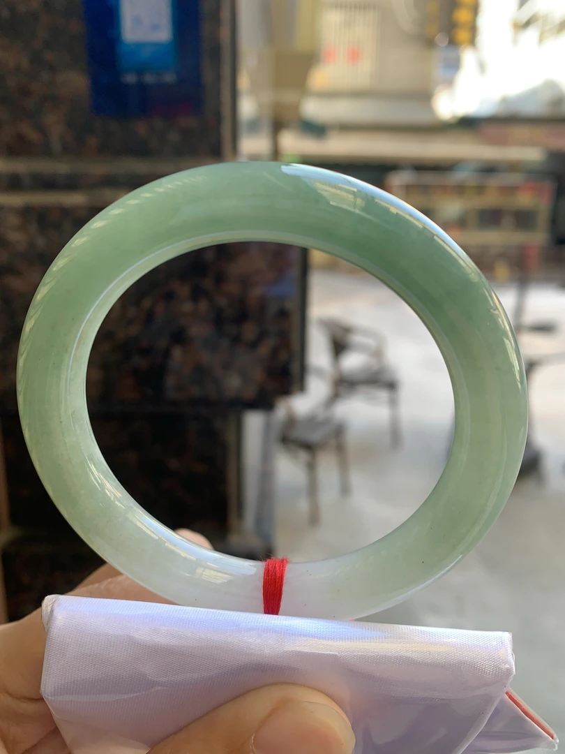 缅甸纯天然A货翡翠湖水绿圆条58圈口QZ