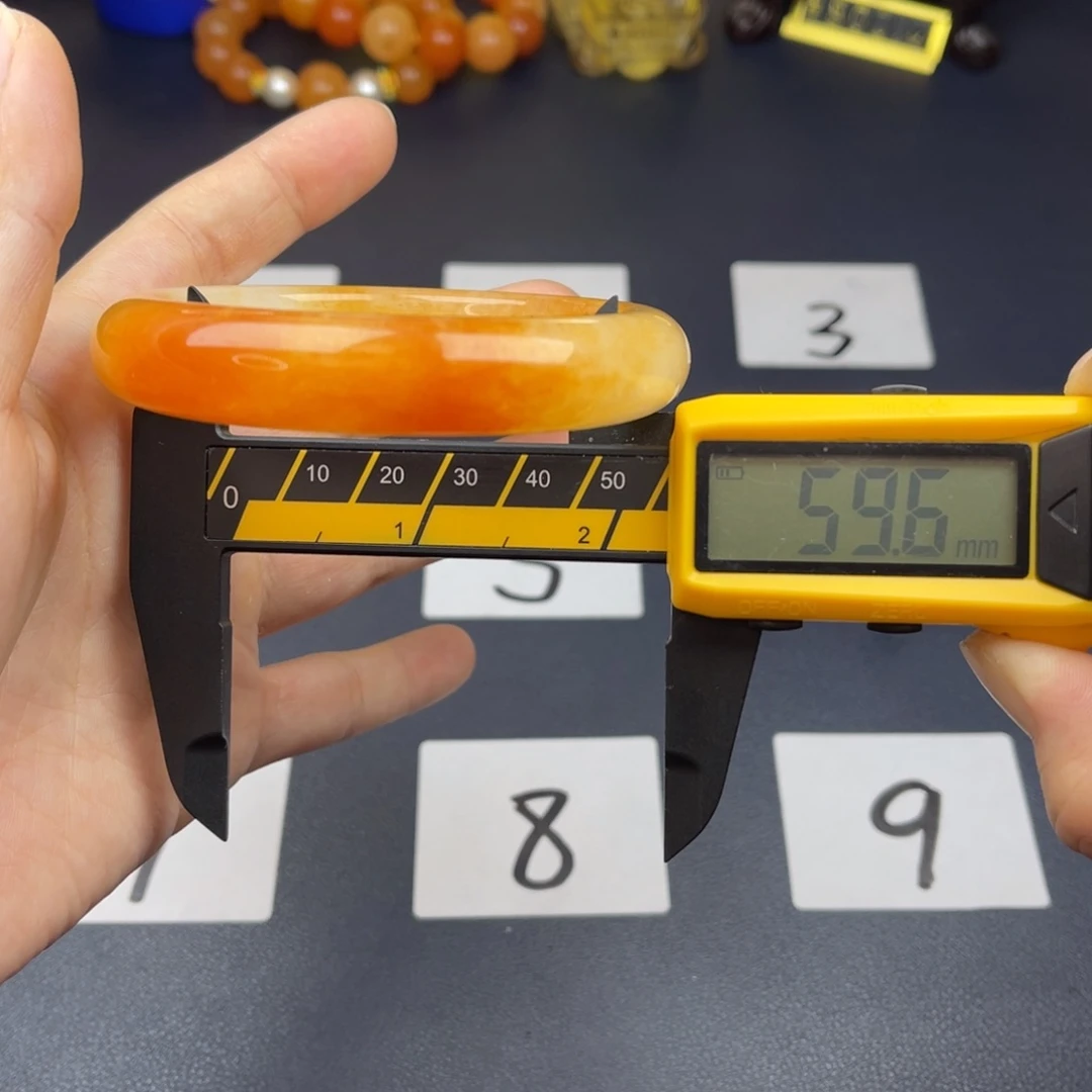 未镶嵌石英质玉（黄龙玉）手镯35号