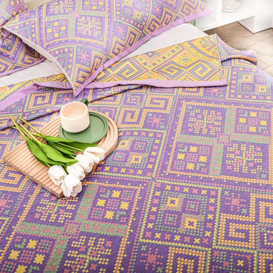 【新疆包邮】2025最新款璀璨花纹多功能双层三层毛巾被三件套床盖