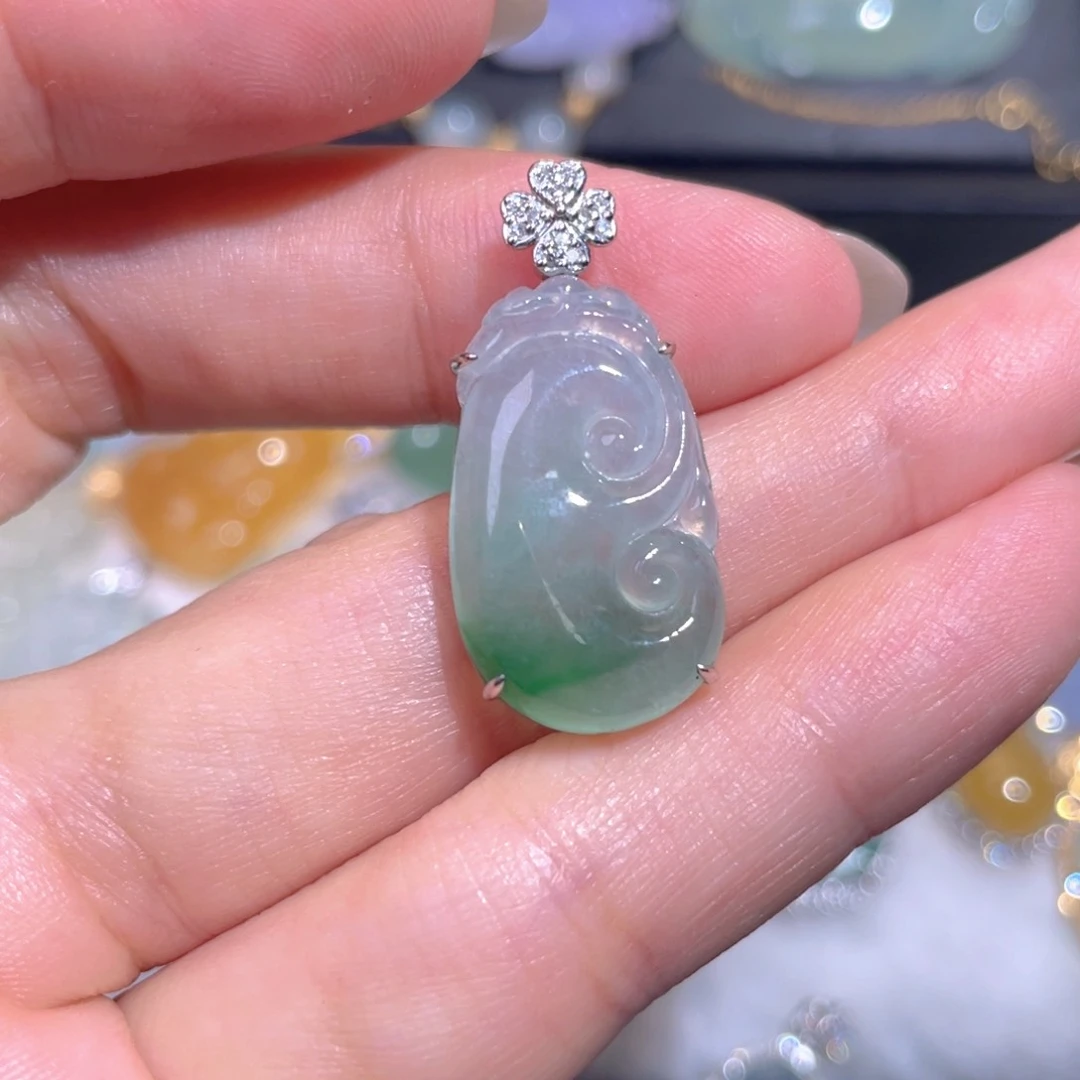 颈饰18K金镶嵌翡翠翡翠