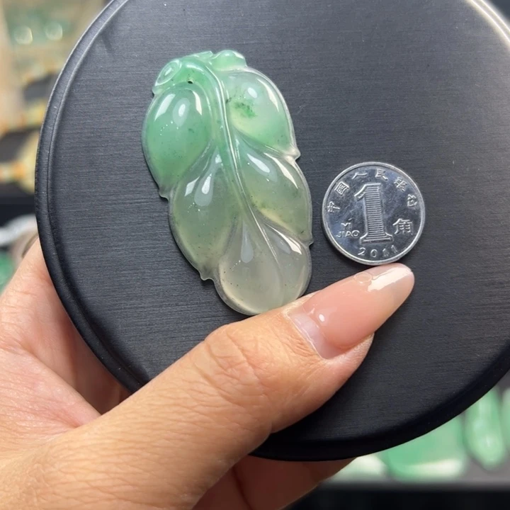 石英质玉（非洲翠）未镶嵌颈饰