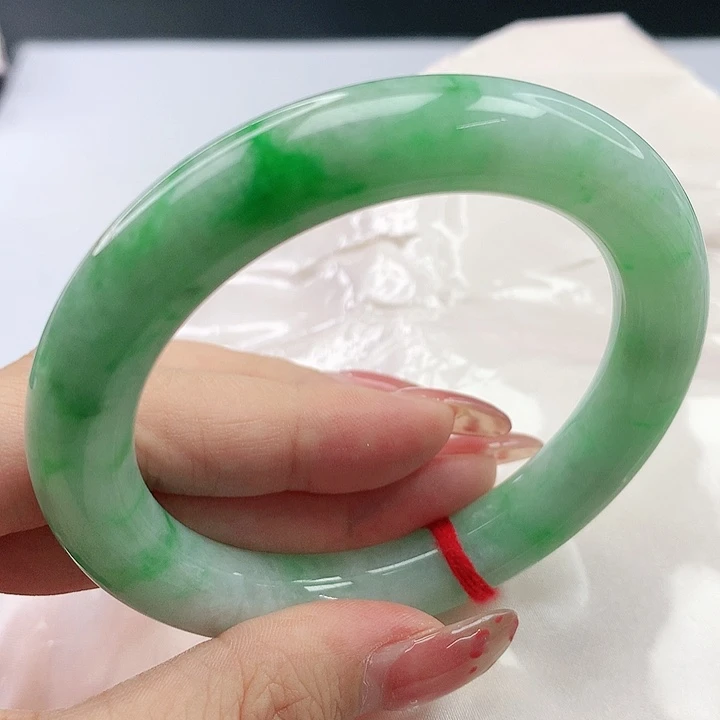 翡翠手镯未镶嵌，522