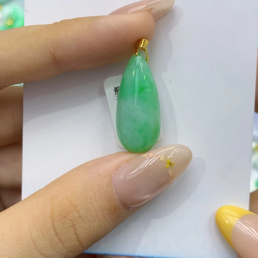 颈饰18K金镶嵌翡翠