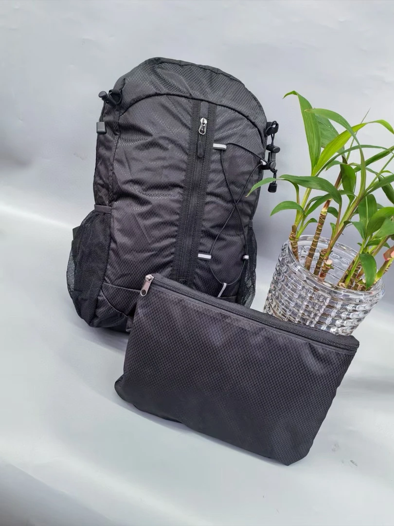 轻量化防水透气双肩包