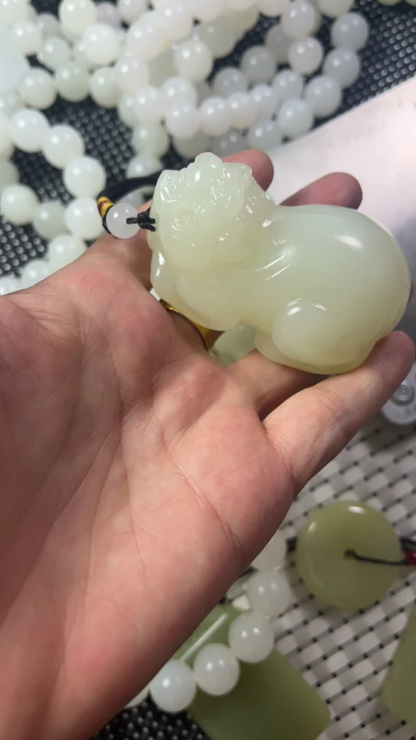 高品质天山白色貔貅小挂饰