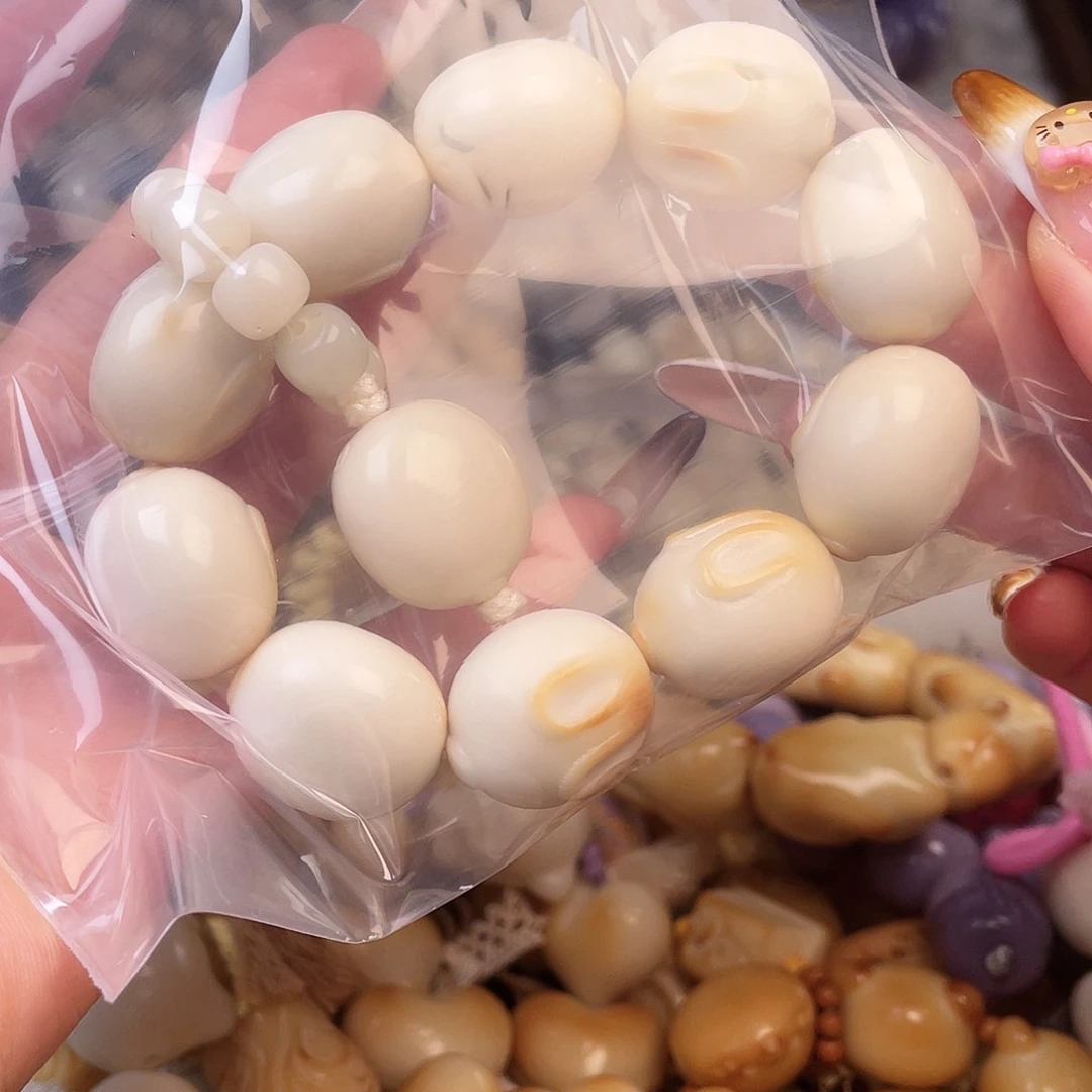 吊坠白玉菩提混**宝样板象牙果