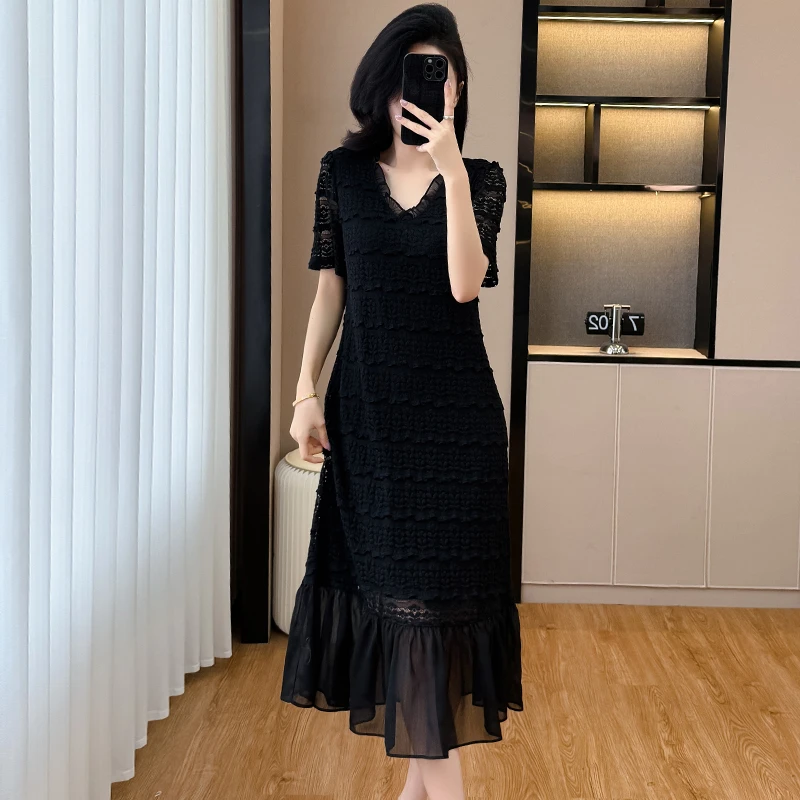 大码高端轻奢蕾丝肌理感连衣裙2025夏季优雅气质胖mm超显瘦小黑裙