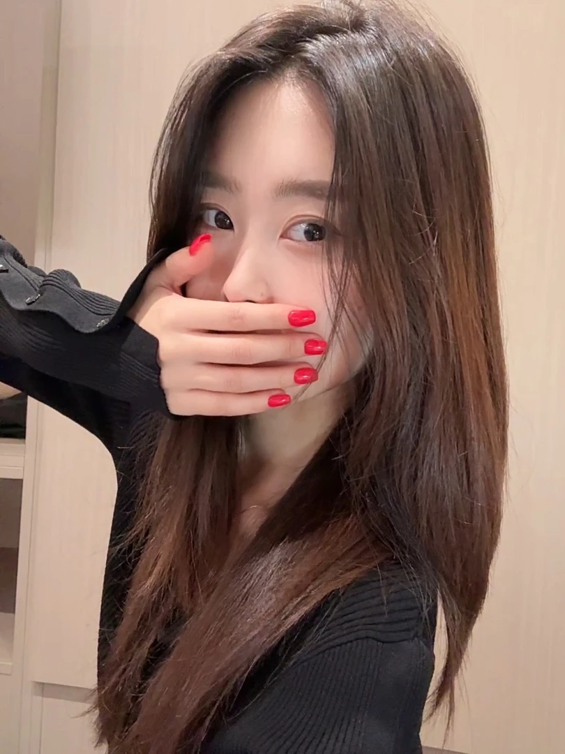 川河小鹿【热辣芭比】显白简约纯色短甲红色亮面手工穿戴甲百搭C29