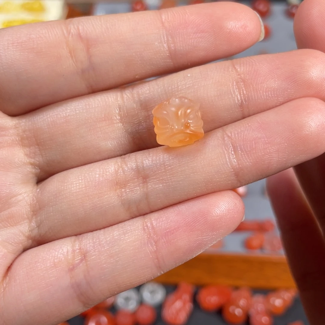 南红玛瑙醒狮未镶嵌