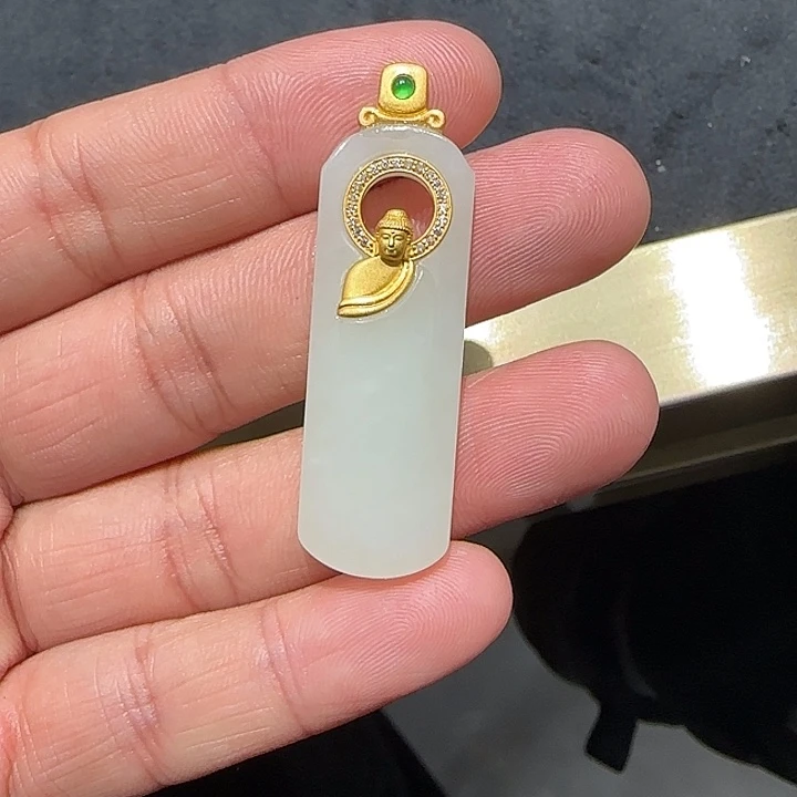 和田玉18K金镶嵌颈饰俄料