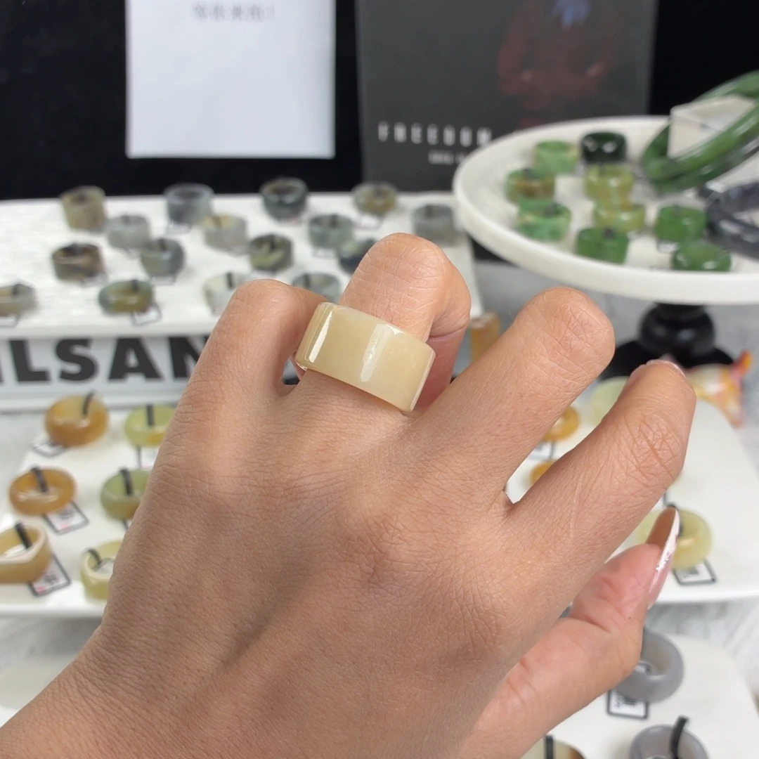 和田玉（糖玉）未镶嵌戒指Q66浅糖圆切17.2不退换