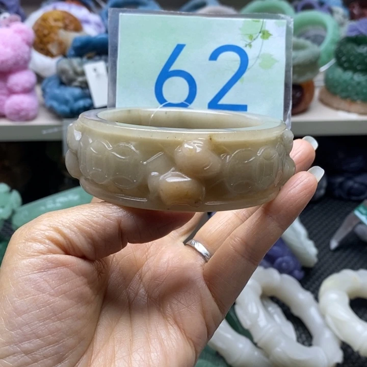 未镶嵌手镯石英岩玉