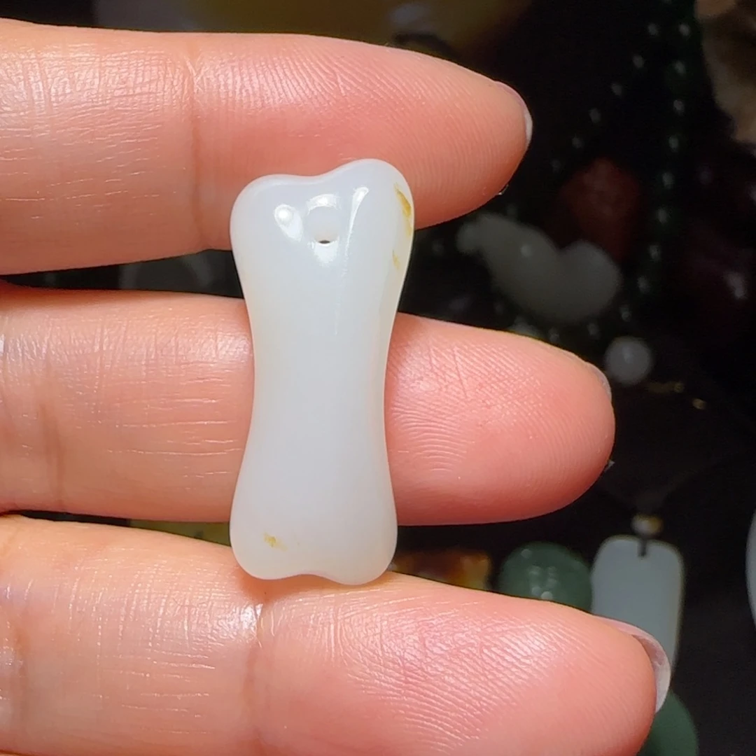 埃***彩和田玉未镶嵌颈饰