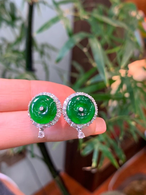 18K金镶嵌天然翡翠耳钉