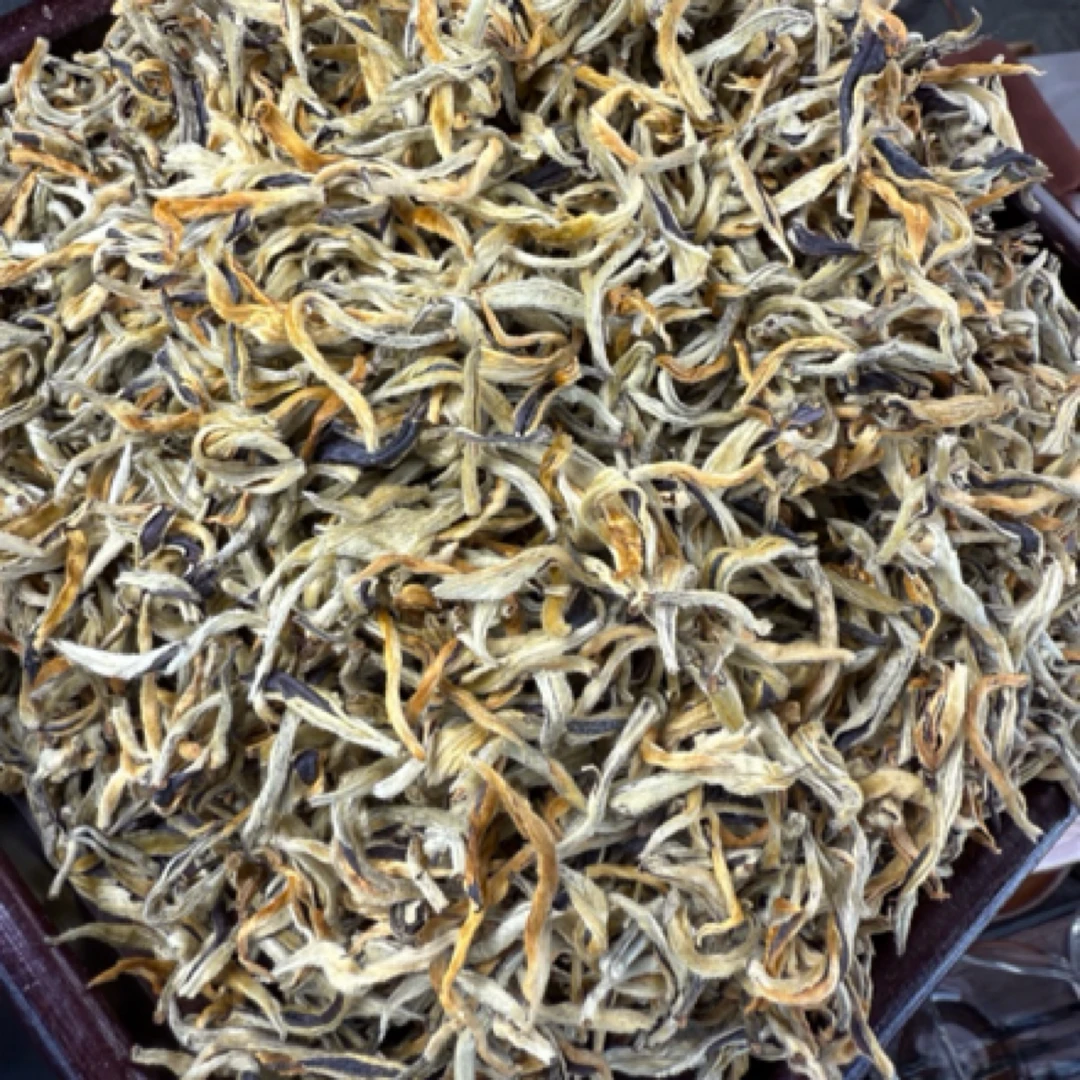 茗世推荐～云南腾冲（红木寨白发大爹家）半发酵～凤眉洒金红，晒红