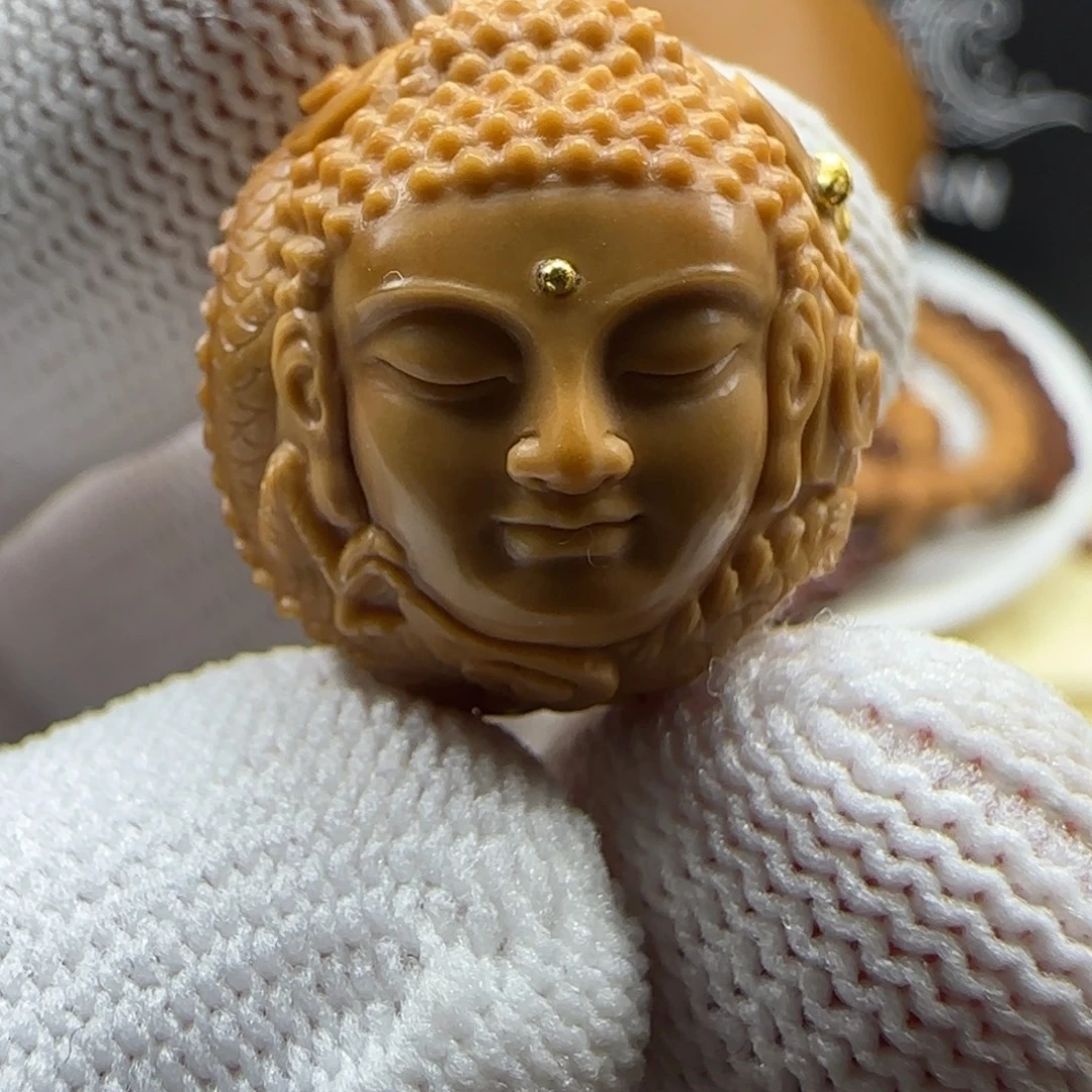 董***军猴头核桃吊坠大日如来镶嵌24k