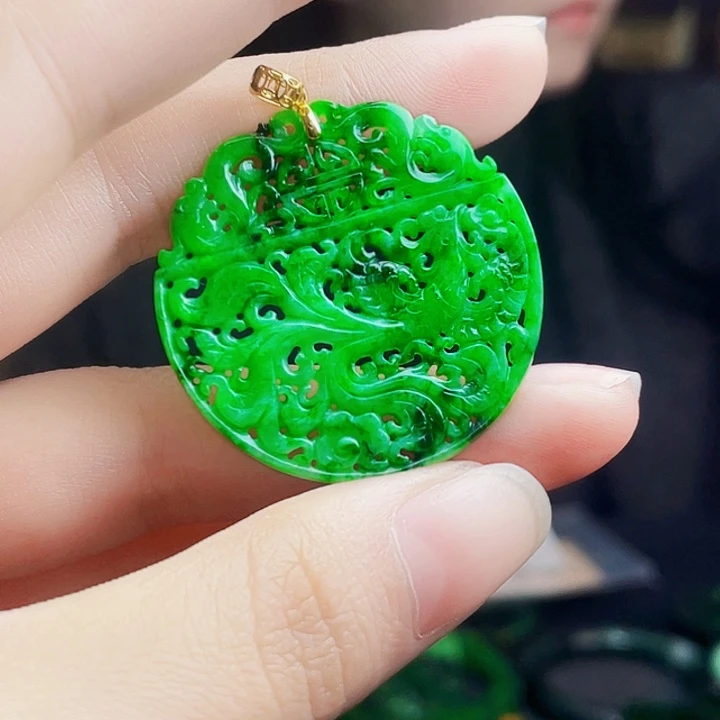 翡翠18K金镶嵌颈饰多样性