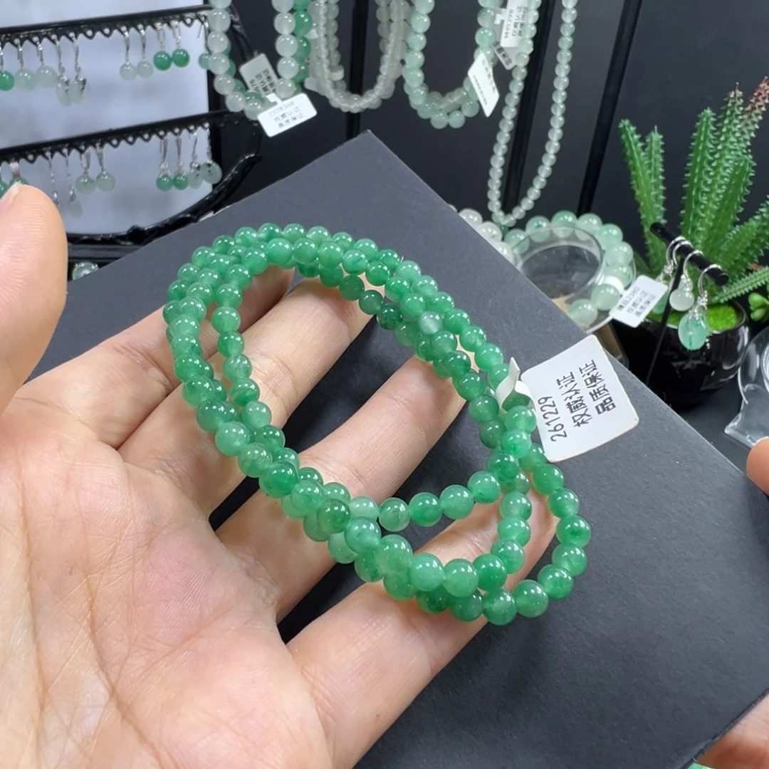 石英质玉未镶嵌颈饰
