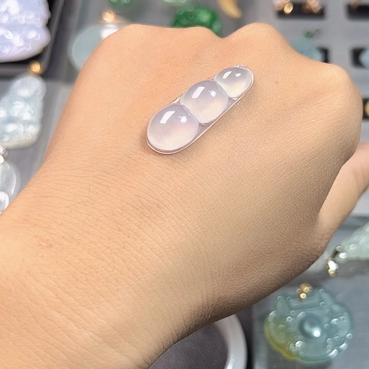 翡翠未镶嵌颈饰四季豆