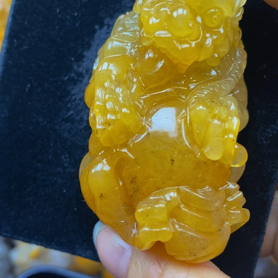 未镶嵌石英质玉（黄龙玉）颈饰