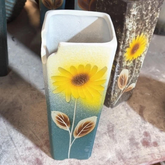 罐默认微瑕，有孔编号19-111