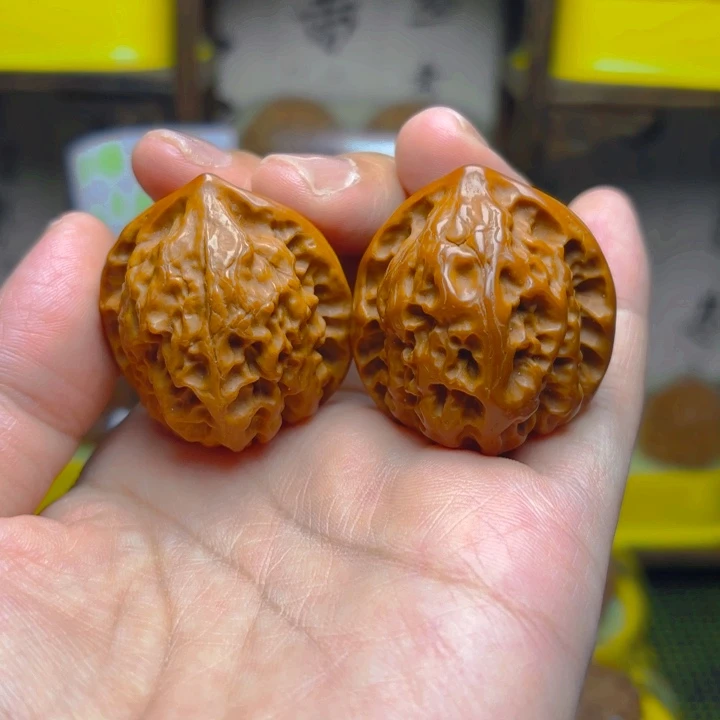 文玩核桃吊坠玲珑