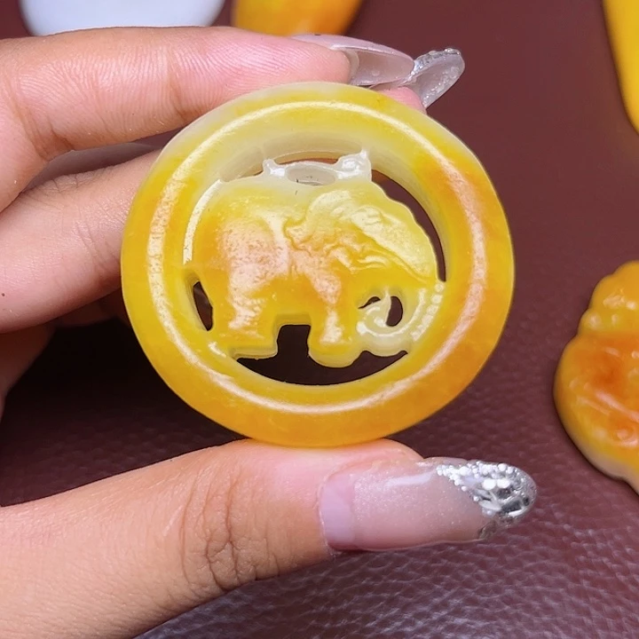 和田玉未镶嵌颈饰做**玉